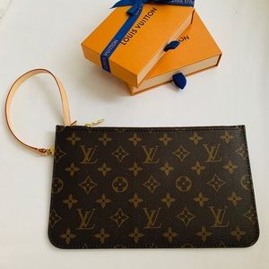 SOLD Louis Vuitton neverfull pouch